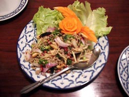 チェンマイの豚肉サラダ
